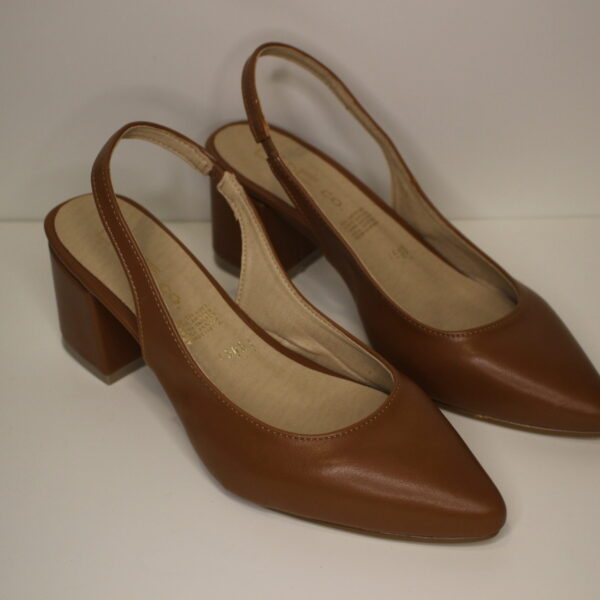 501 Julieta Camel