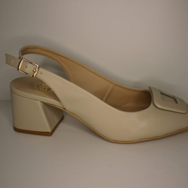 7201 Nairobi Nude