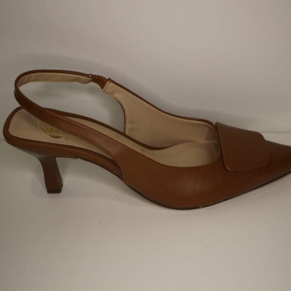 8004 Julieta Camel